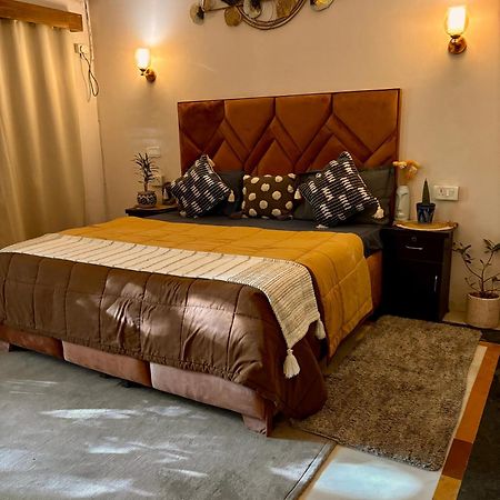 نيودلهي Atharva'S Homestay By Goaround Homes - Nehru Enclave Metro, South Delhi المظهر الخارجي الصورة