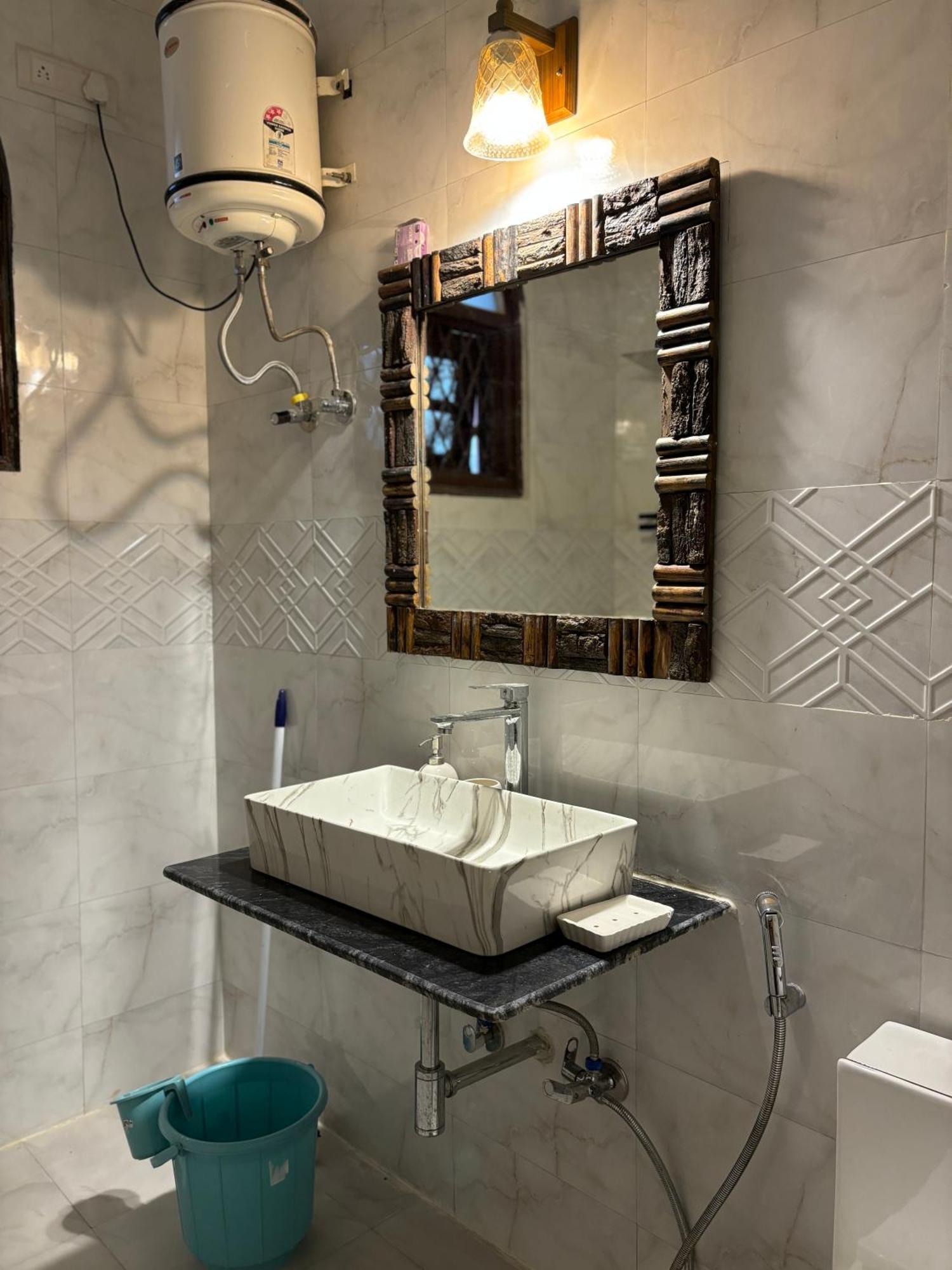 نيودلهي Atharva'S Homestay By Goaround Homes - Nehru Enclave Metro, South Delhi المظهر الخارجي الصورة