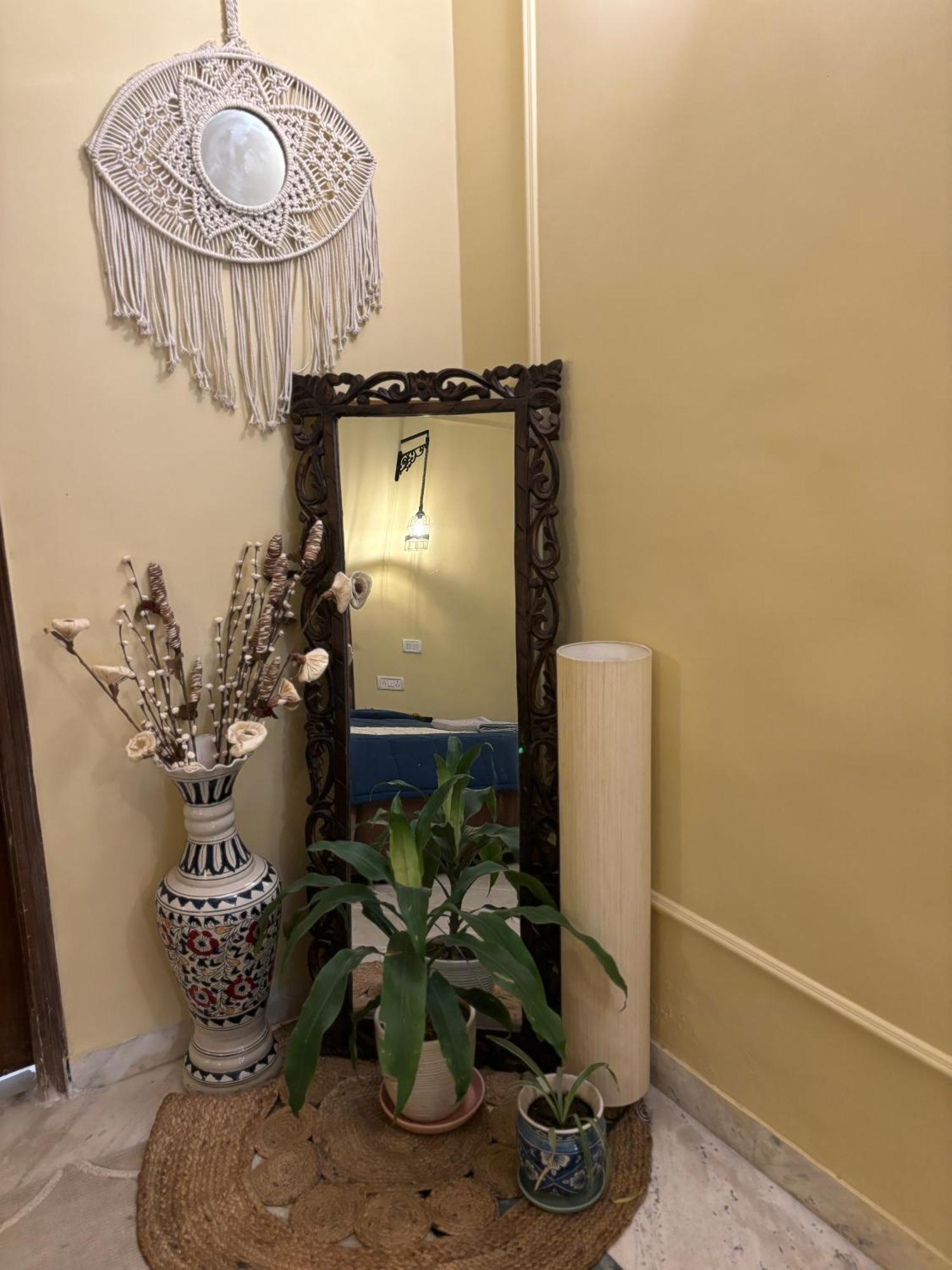 نيودلهي Atharva'S Homestay By Goaround Homes - Nehru Enclave Metro, South Delhi المظهر الخارجي الصورة