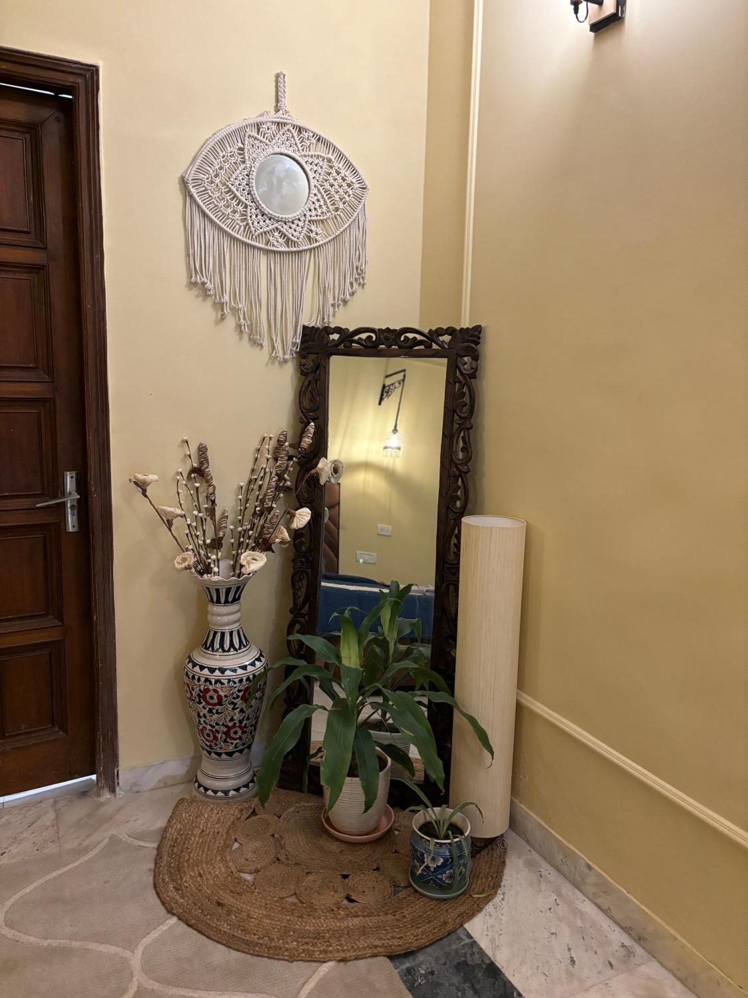 نيودلهي Atharva'S Homestay By Goaround Homes - Nehru Enclave Metro, South Delhi المظهر الخارجي الصورة