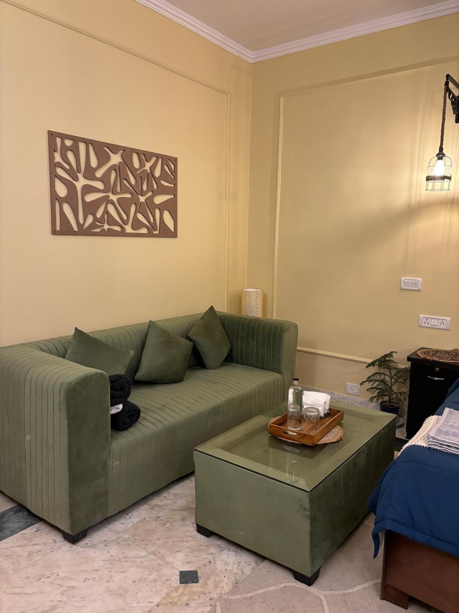 نيودلهي Atharva'S Homestay By Goaround Homes - Nehru Enclave Metro, South Delhi المظهر الخارجي الصورة