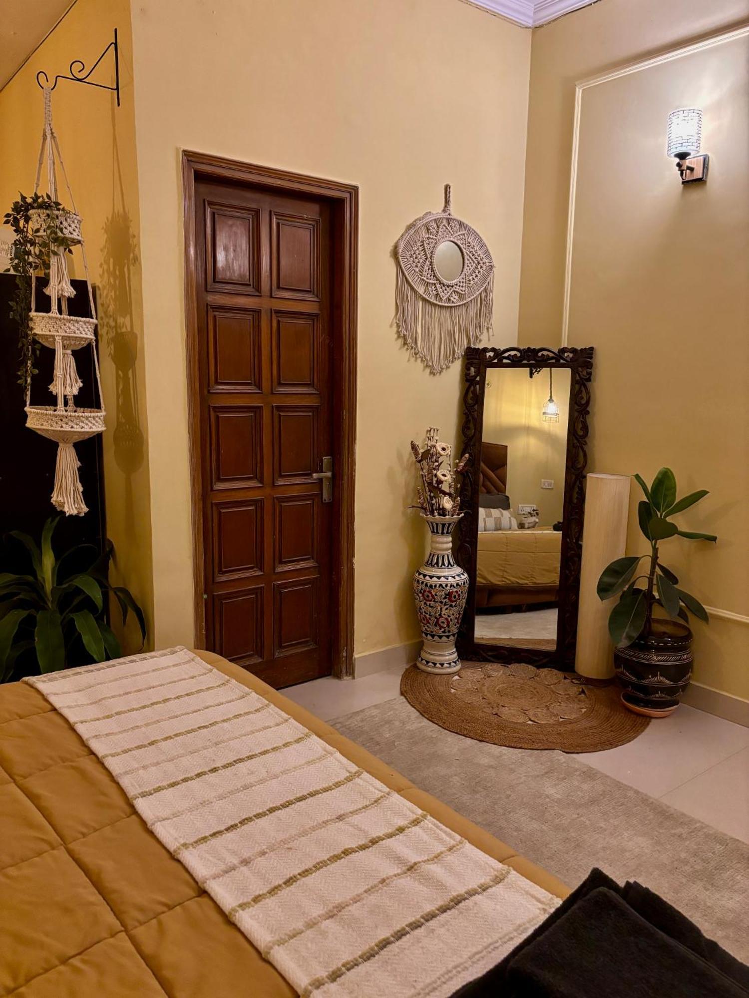 نيودلهي Atharva'S Homestay By Goaround Homes - Nehru Enclave Metro, South Delhi المظهر الخارجي الصورة