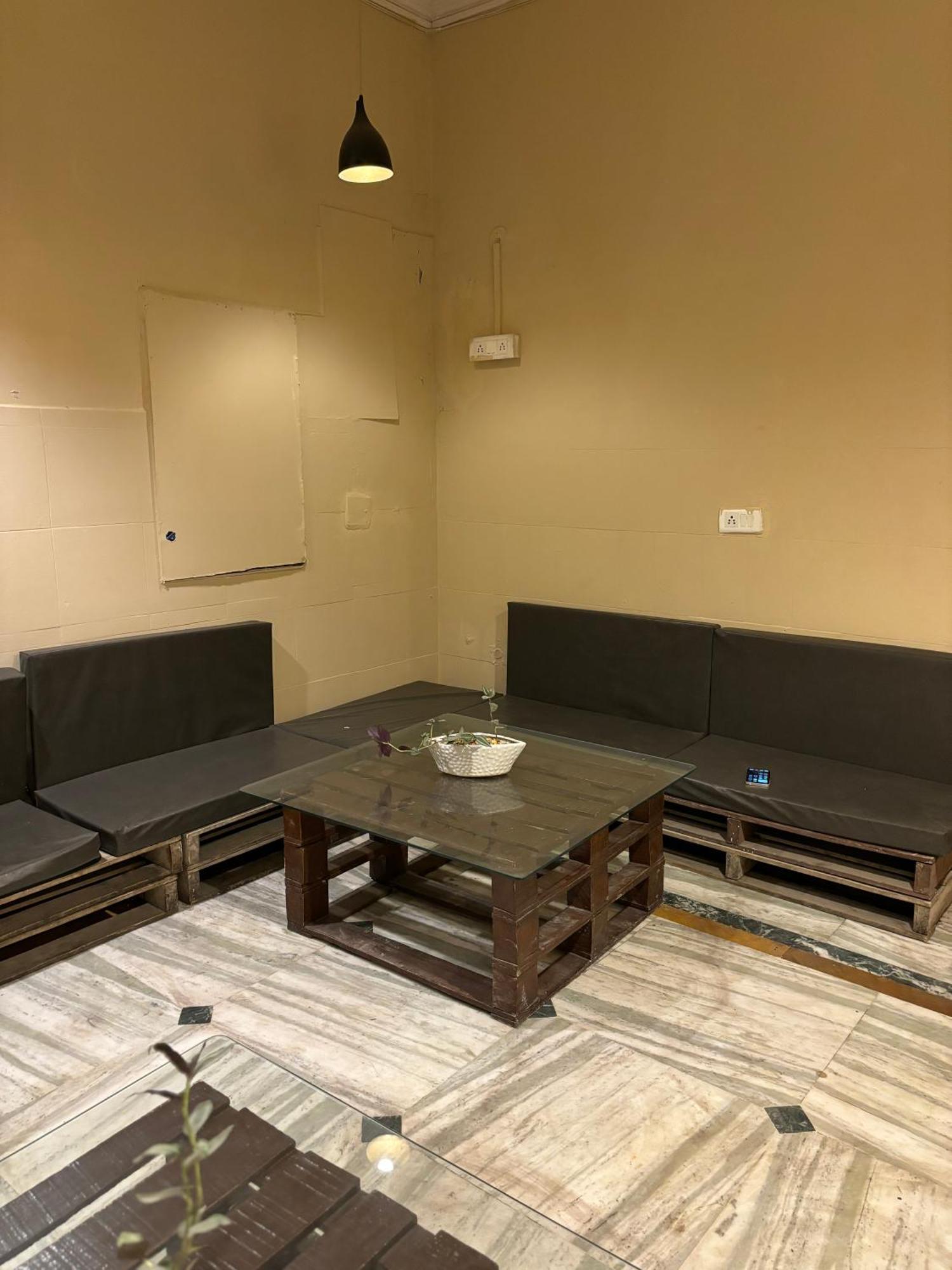 نيودلهي Atharva'S Homestay By Goaround Homes - Nehru Enclave Metro, South Delhi المظهر الخارجي الصورة