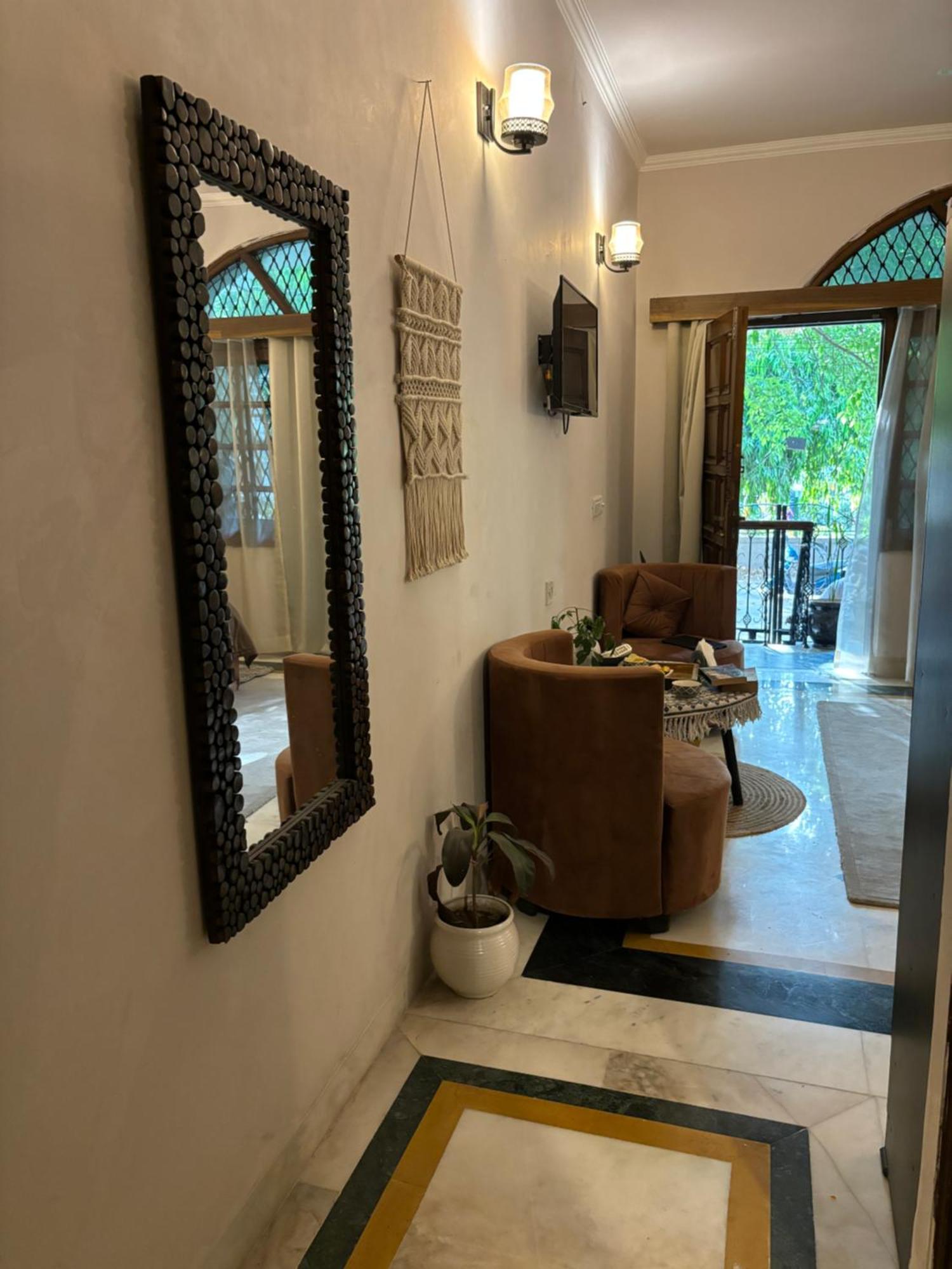 نيودلهي Atharva'S Homestay By Goaround Homes - Nehru Enclave Metro, South Delhi المظهر الخارجي الصورة