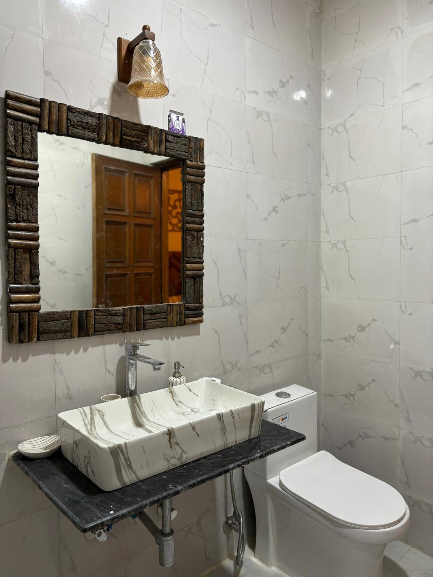 نيودلهي Atharva'S Homestay By Goaround Homes - Nehru Enclave Metro, South Delhi المظهر الخارجي الصورة