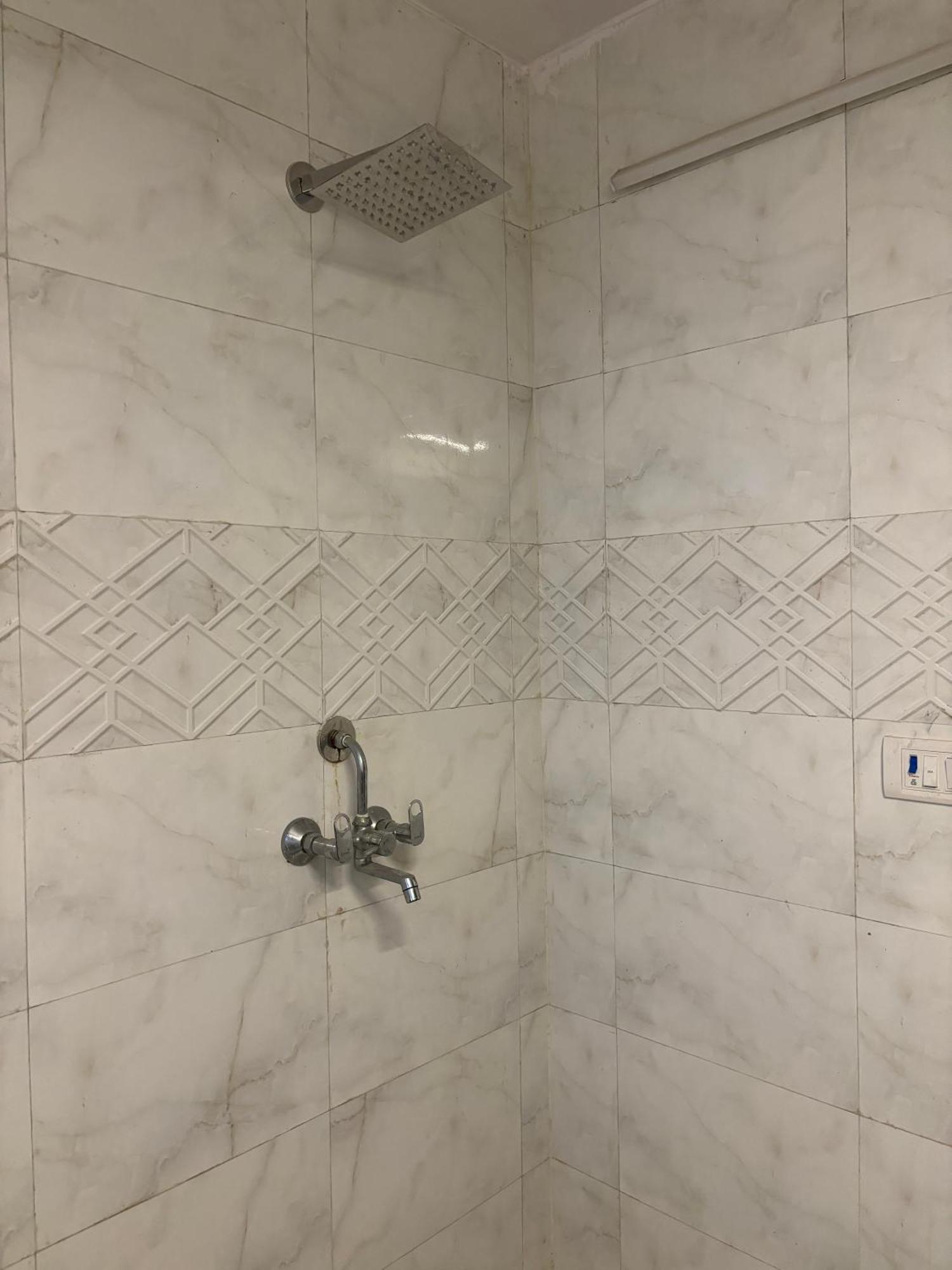 نيودلهي Atharva'S Homestay By Goaround Homes - Nehru Enclave Metro, South Delhi المظهر الخارجي الصورة