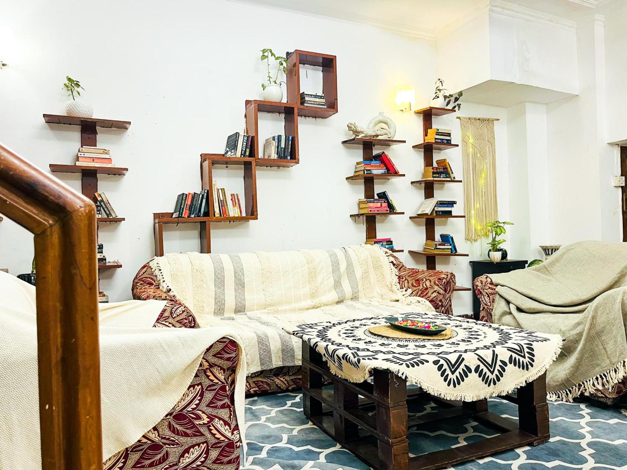 نيودلهي Atharva'S Homestay By Goaround Homes - Nehru Enclave Metro, South Delhi المظهر الخارجي الصورة
