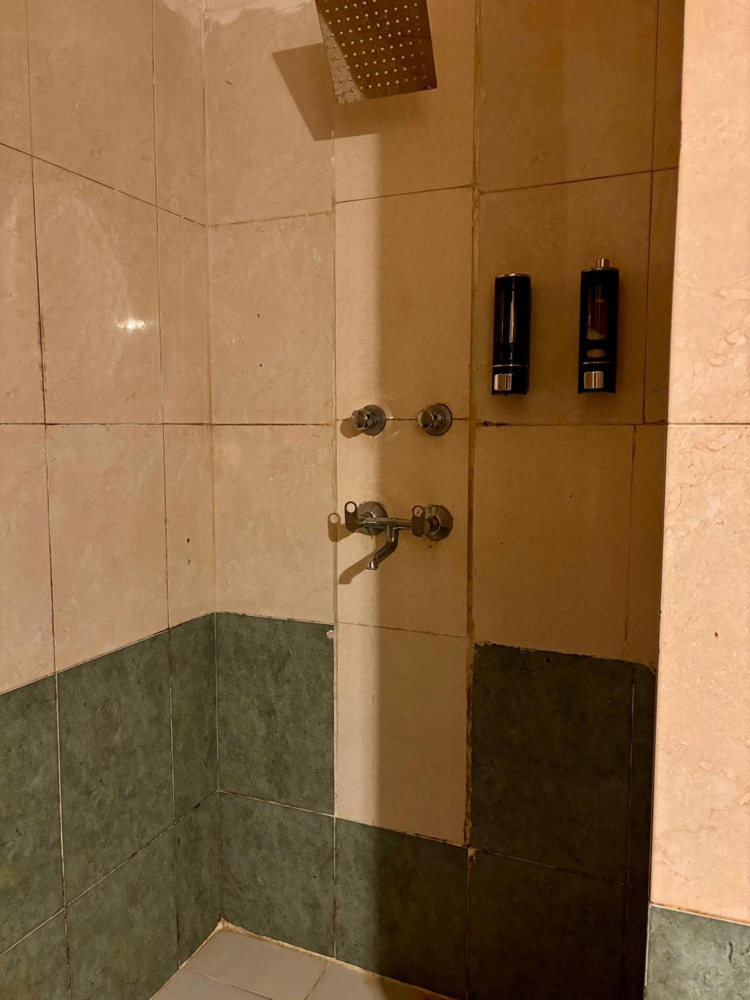 نيودلهي Atharva'S Homestay By Goaround Homes - Nehru Enclave Metro, South Delhi المظهر الخارجي الصورة